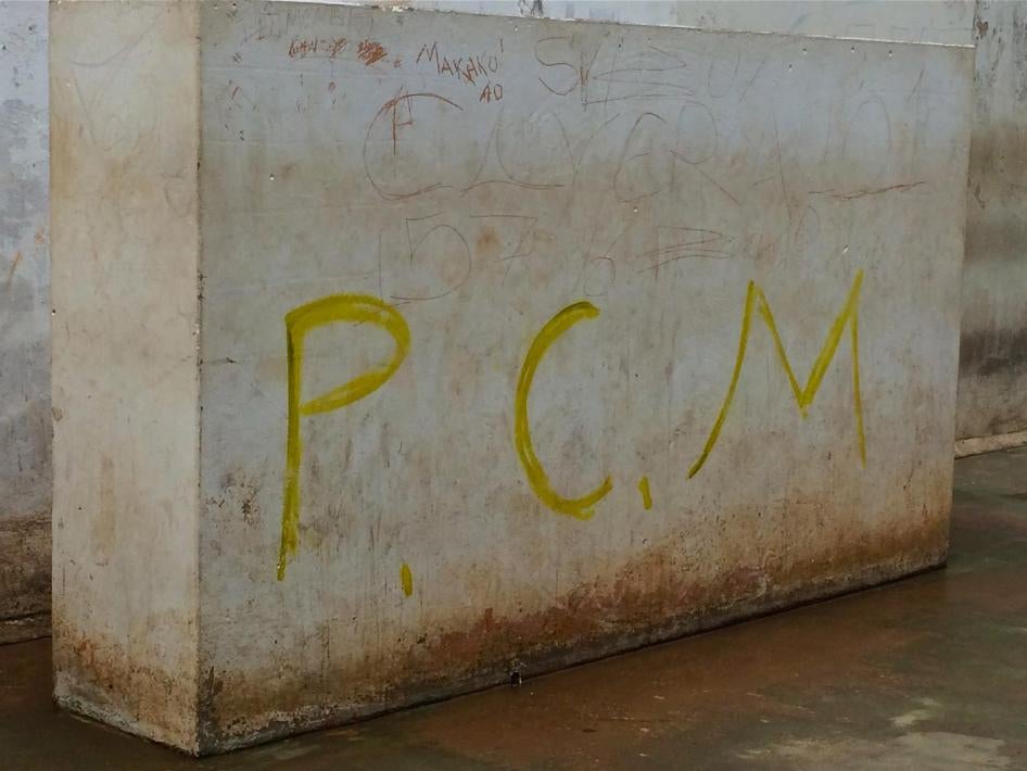 Grafiti de la pandilla Primeiro Comando do Maranhão (Primer Comando de Maranhão, PCM) dentro del complejo penitenciario de Pedrinhas.