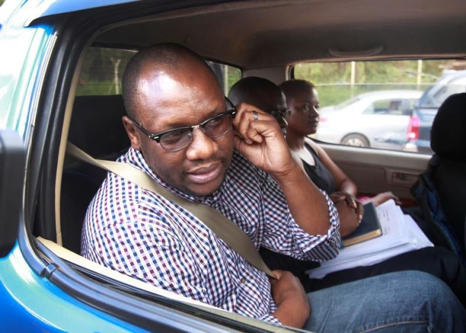 Zimbabwean pastor Evan Mawarire speaks on the mobile phone upon his release from Chikurubi Maximum Prison in Harare, Zimbabwe, February 9,2017.