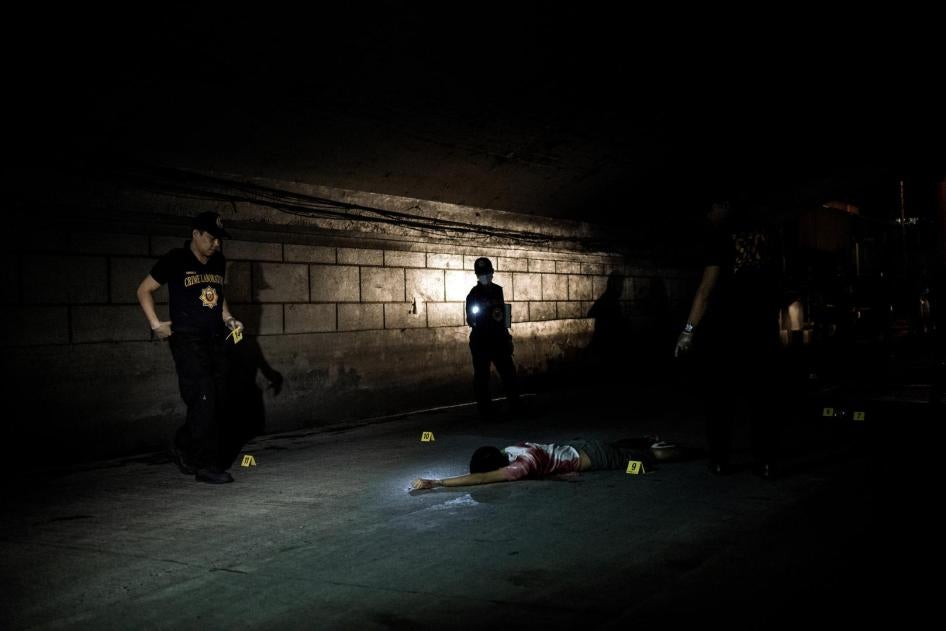 Police crime scene investigators under Jones Bridge in Binondo, Manila after police shot dead suspected drug dealers Cyril Raymundo, Eduardo Aquino and Edgar Cumbis in a “buy-bust” operation. December 5, 2016.