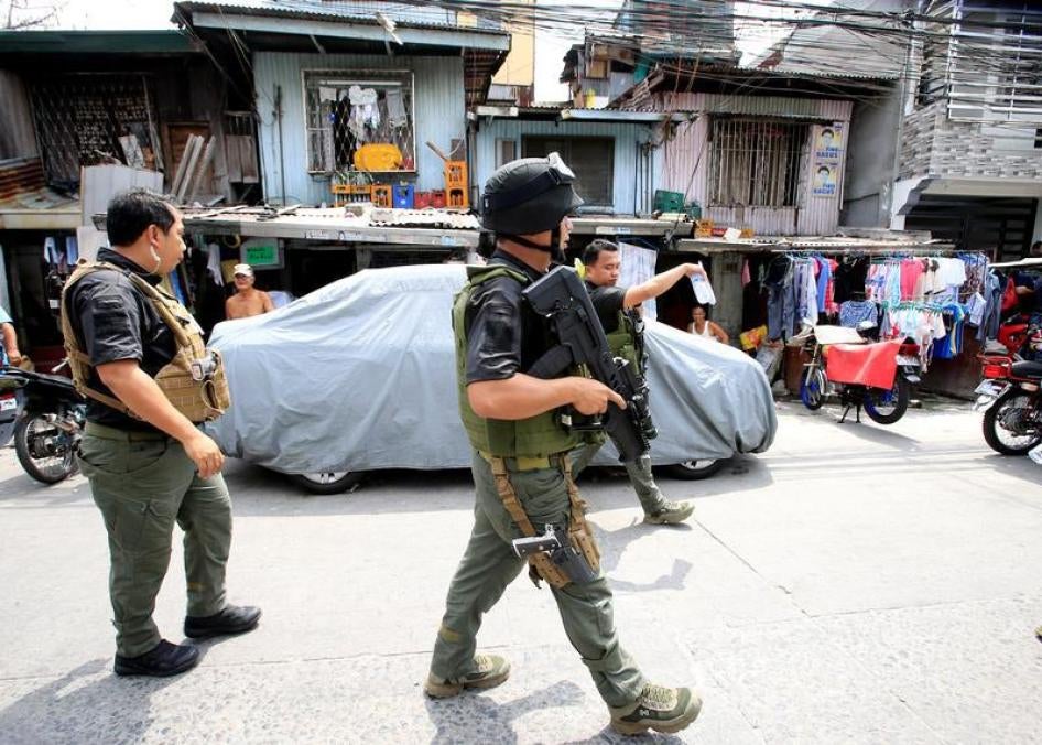 Members of the Philippine Drug Enforcement Agency (PDEA) operatives search the area during their anti-drug operaitons in Quezon city, metro Manila, Philippines March 16, 2017.