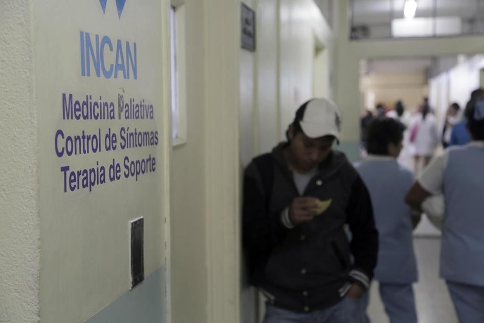 Un couloir de l’unité de services de soins palliatifs à l'Institut national du cancer du Guatemala, photographié en août 2015. © 2015 Human Rights Watch