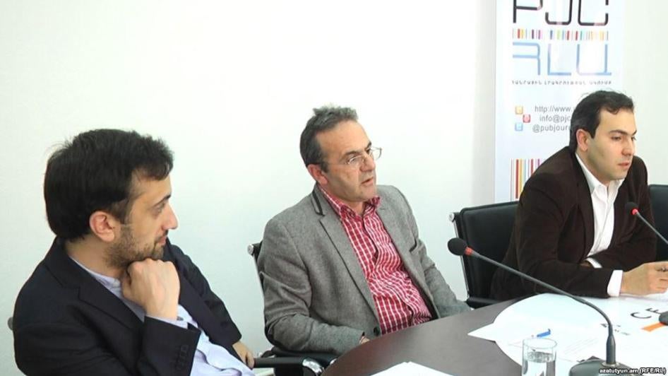 Artur Sakunts (center) participating in a meeting with journalists in Yerevan, May 15, 2017. 