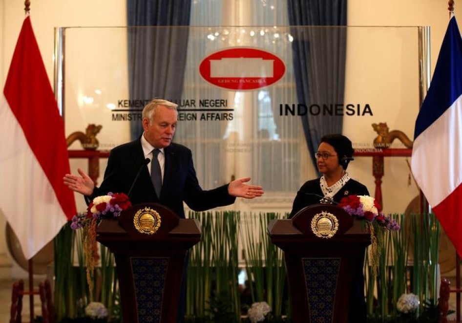 French Foreign Minister Jean-Marc Ayrault and Indonesian Foreign Minister Retno Marsudi hold a media briefing in Jakarta on February 28, 2017.