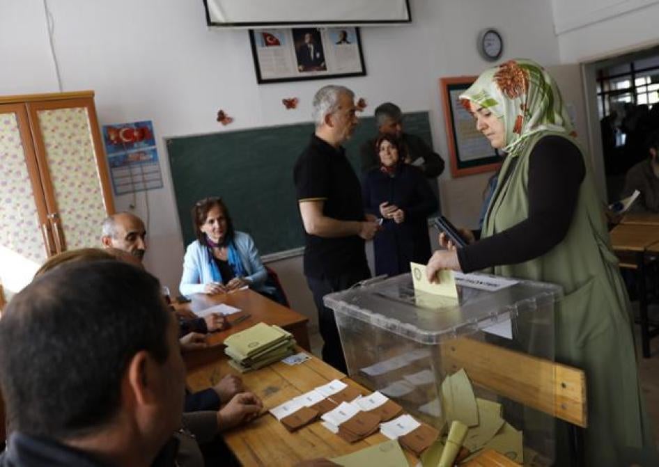 A woman casts her ballot at a polling station in Ankara during the referendum, April 16, 2017. 
