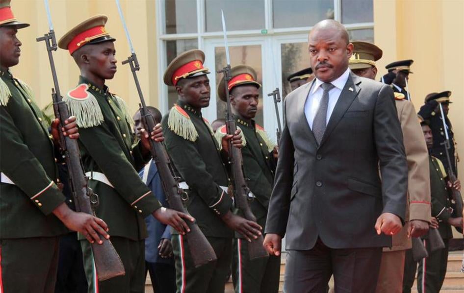 Le président burundais Pierre Nkurunziza participe à une cérémonie à Bujumbura. Le troisième mandat controversé de Nkurunziza, remporté en 2015, a troublé le pays au cours de l'année 2016.