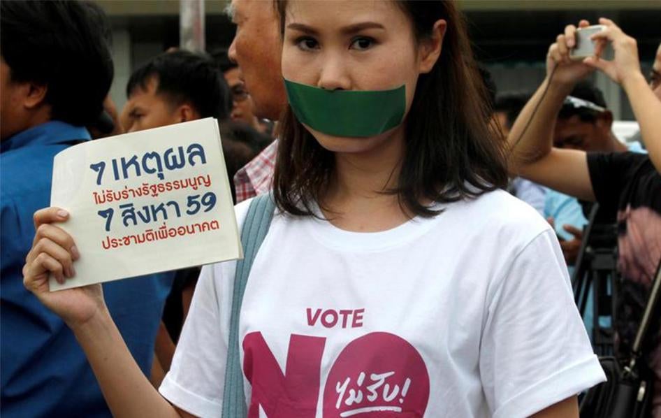 2016年6月15日曼谷，泰国民众军方提出的宪改公投前抗议。