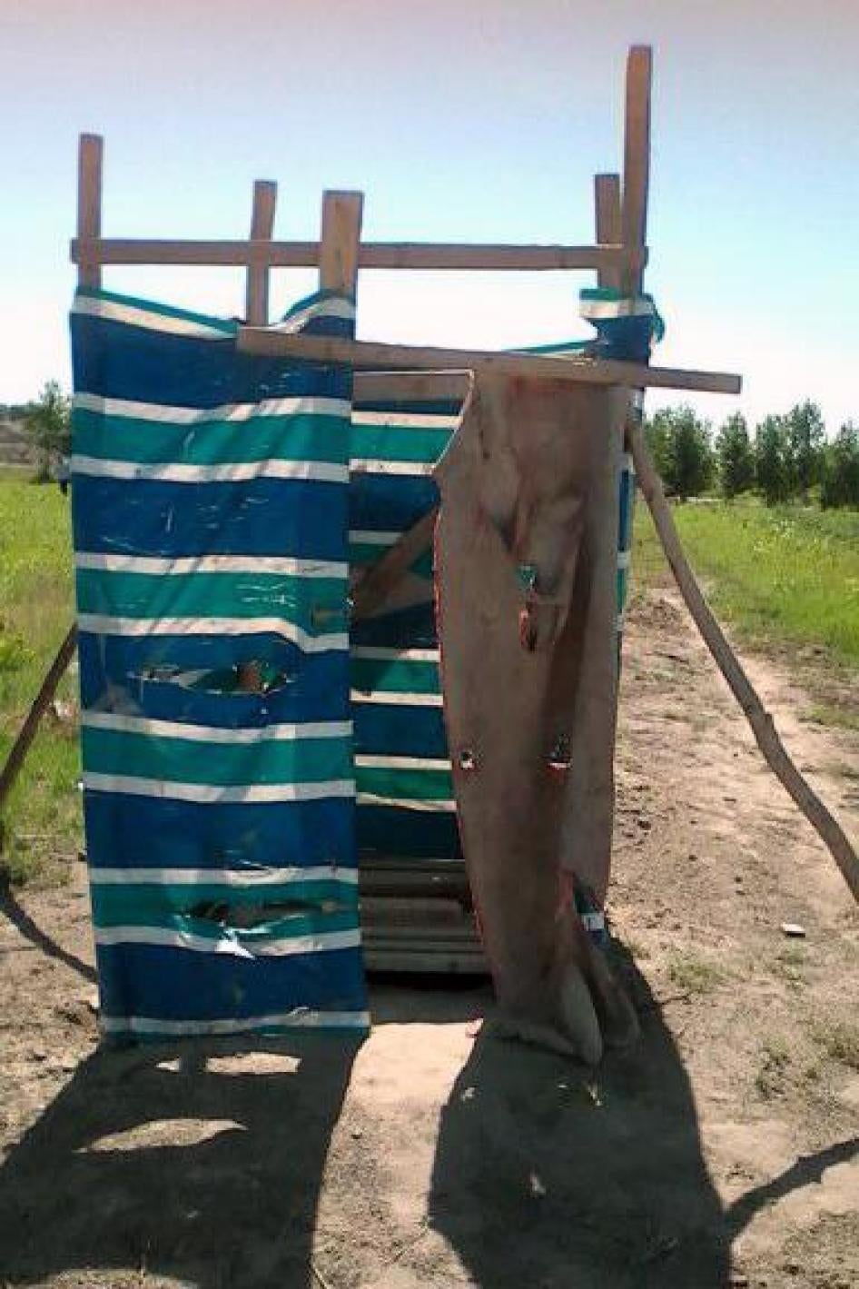 A makeshift toilet for use by cotton workers during the 2016 harvest, Buka district, Tashkent region. 