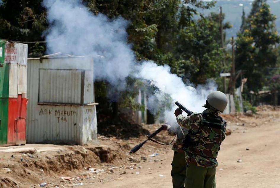 Kenyan anti-riot police fire tear gas in Kisumu, Kenya, August 9, 2017. © 2017 Baz Ratner/Reuters