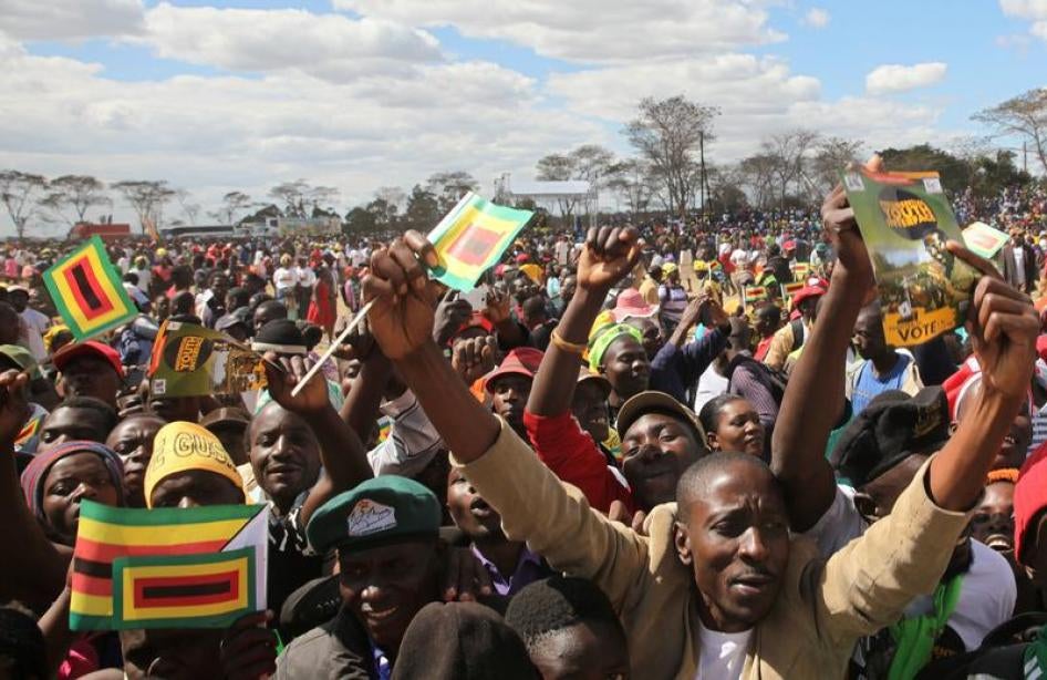 Supporters of President Robert Mugabe cheer at a rally of his ruling ZANU (PF) in Chinhoyi, Zimbabwe, July 29, 2017. © 2017  Reuters