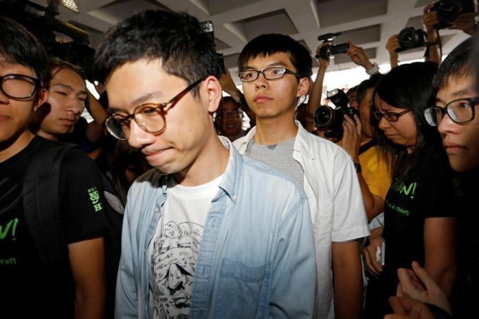 学生领袖罗冠聪与黄之锋在香港高等法院出庭，2017年8月17日。