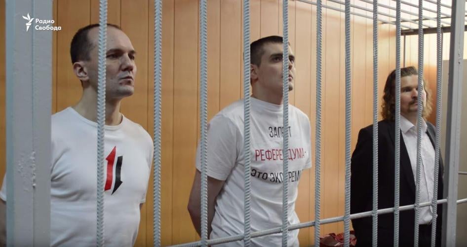 Screenshot from video depicting, from left to right, Kirill Barabash, Alexander Sokolov, and Valery Parfenov in the courtroom, Moscow, August 10, 2017.