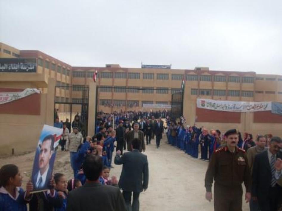 صورة لافتتاح مدرسة البادية في سوريا، 2009.  