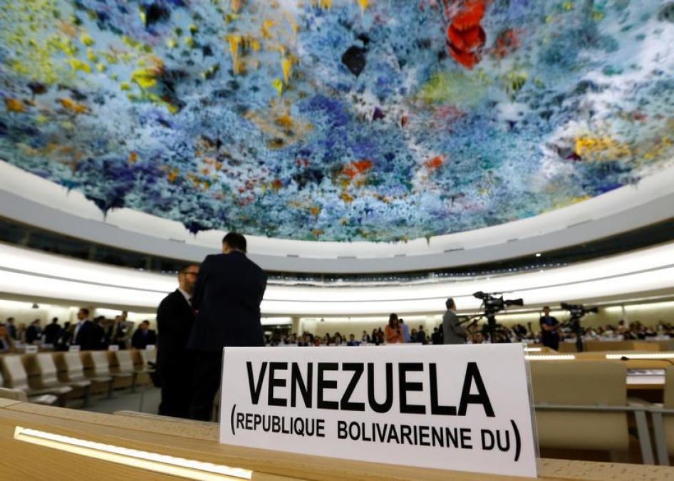 El cartel de Venezuela, fotografiado en el escritorio del país durante las sesiones 36° del Consejo de Derechos Humanos de la ONU en Ginebra, Suiza, el 11 de septiembre de 2017. 