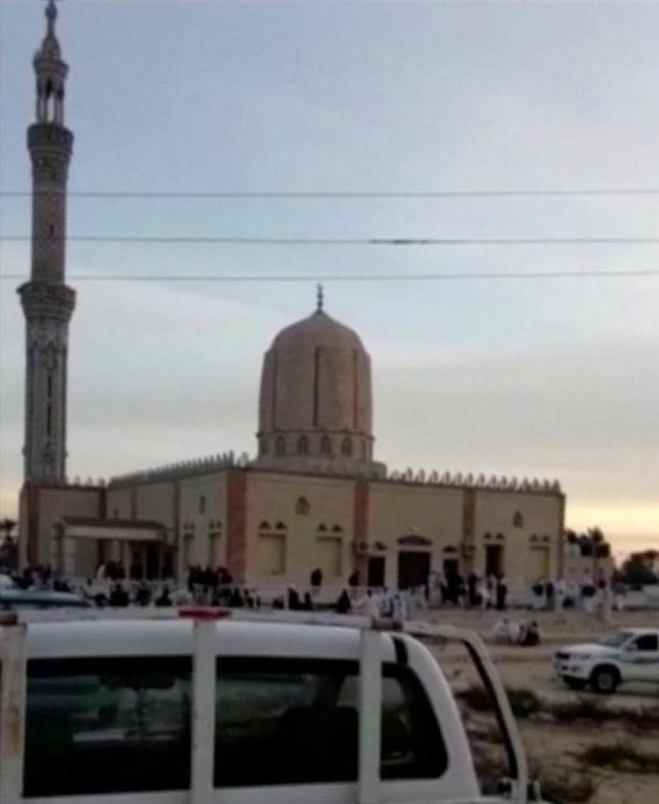 埃及阿贝德镇（Bir Al-Abed）拉瓦达（Al Rawdah）清真寺外观，视频截图，2017年11月24日。