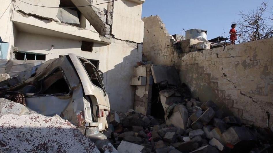 منزل في حي عدن دمره هجوم استهدف قوات داعش، واستخدم قنبلة صغيرة القطر من نوع "جي بي يو-39" في 17 نوفمبر/تشرين الثاني 2016، قتل فيه 8 مدنيين وأصيب 16.
