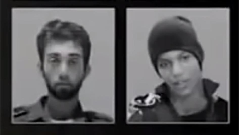 صورة من فيديو نشره الجناح العسكري لـ "حماس" في 1 أبريل/نيسان 2016 زعم أنه يُظهر صورا فوتوغرافية لأفيرا مانغستو وهشام السيد في أزياء عسكرية. 