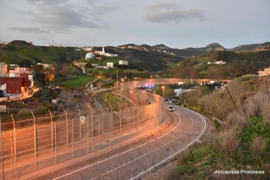 Doble valla alrededor de Ceuta, el enclave español en África del Norte, enero 2017.