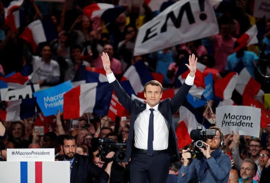 Emmanuel Macron, élu président français à l’issue du second tour de l’élection le 7 mai 2017, lors d’un rassemblement de son parti « En Marche ! » tenu à Paris trois semaines auparavant, le 17 avril 2017.