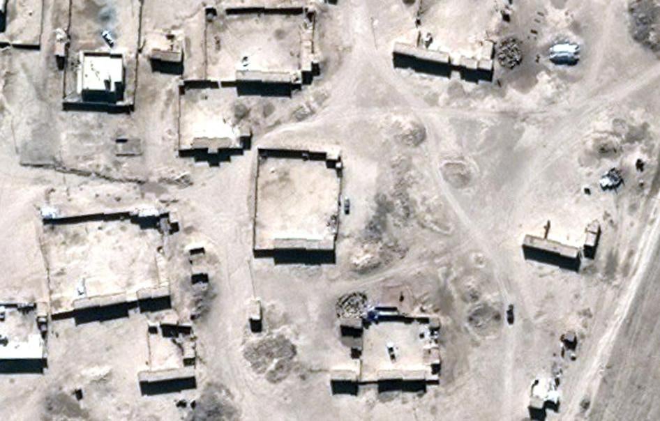 صورة من الأقمار الصناعية تظهر قرية مشيريفة الجسر، العراق، قبل هدم المباني.