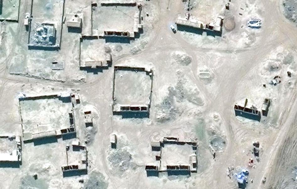 صورة من الأقمار الصناعية تظهر قرية مشيريفة الجسر، العراق، بعد هدم المباني.
