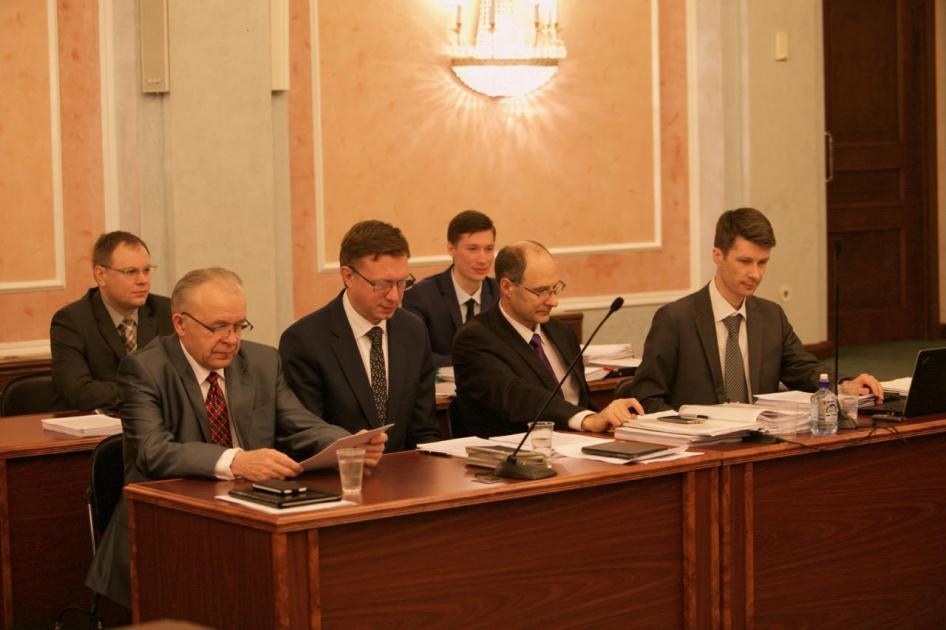 Члены Управленческого центра Свидетелей Иеговы в России во время судебного заседания в Верховном Суде, 5 апреля 2017 года.