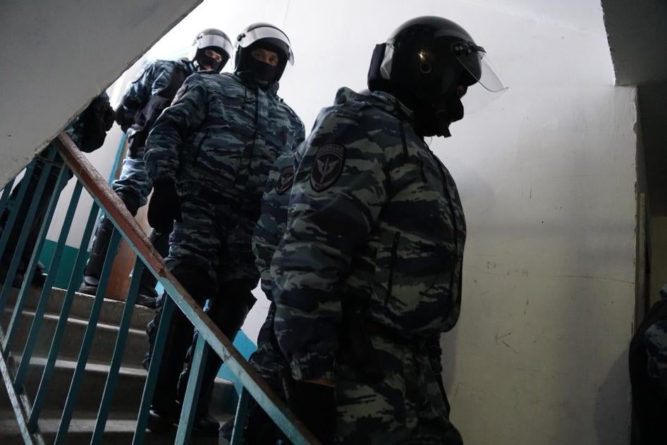 Law enforcement officials during the search in Emil Kurbedinov’s office, Bakhchysarai, Crimea, January 26, 2017.
