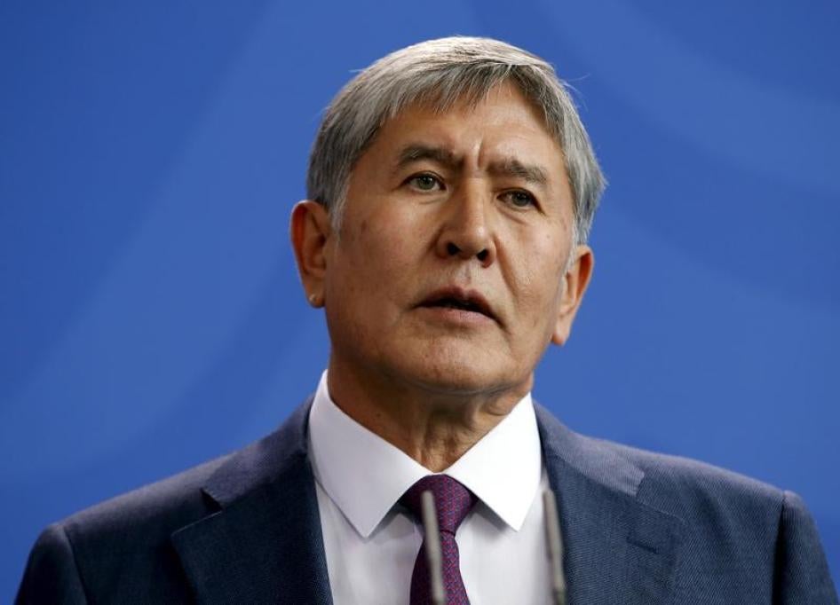 Kyrgyzstan's President Almazbek Atambayev addresses a news conference in Berlin, April 1, 2015. 