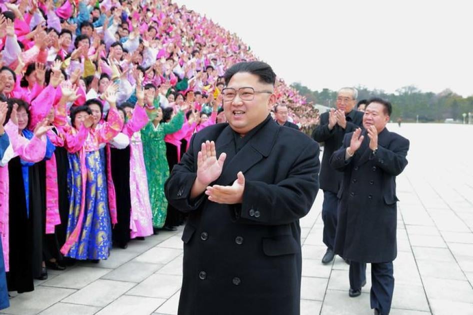 북한:김일성의 생일이 북한 여성들에게는 전혀 경축할 날이 아니다 - North Korea: Kim Il-Sung’s Birthday No Celebration for Women PHOTO