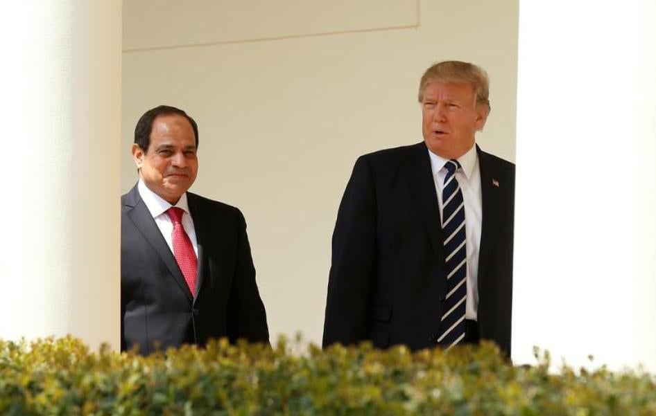 U.S. President Donald Trump and Egyptian President Abdel Fattah al-Sisi walk the colonnade at the White House in Washington, U.S., April 3, 2017. 