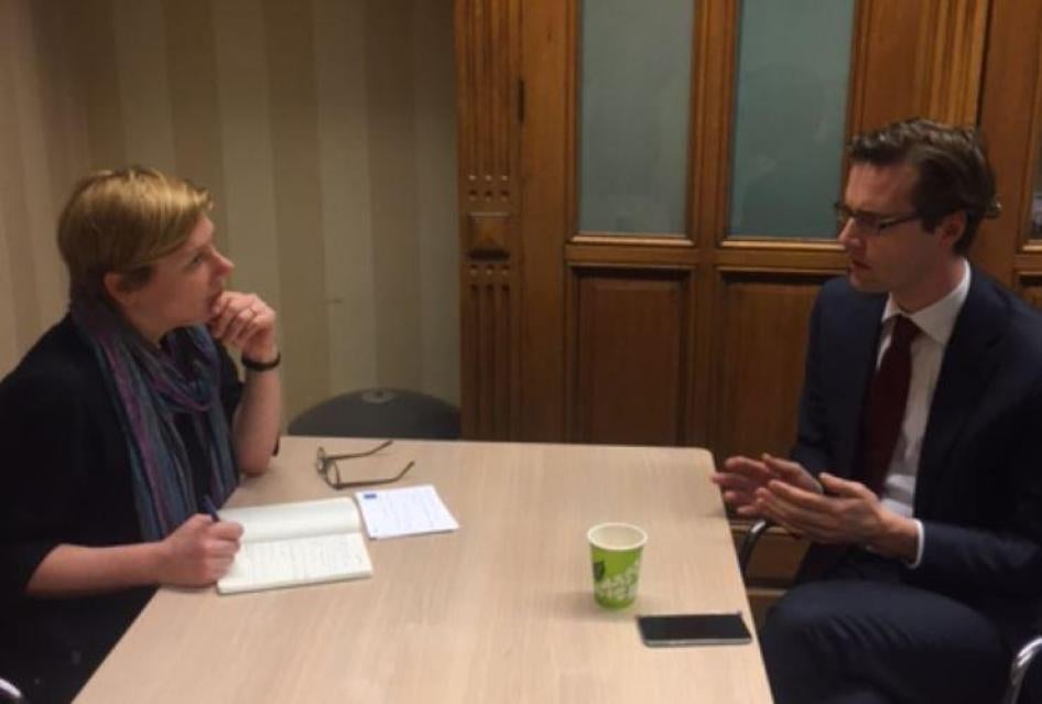 Sjoerd Sjoerdsma (D66) met Anna Timmerman (HRW).