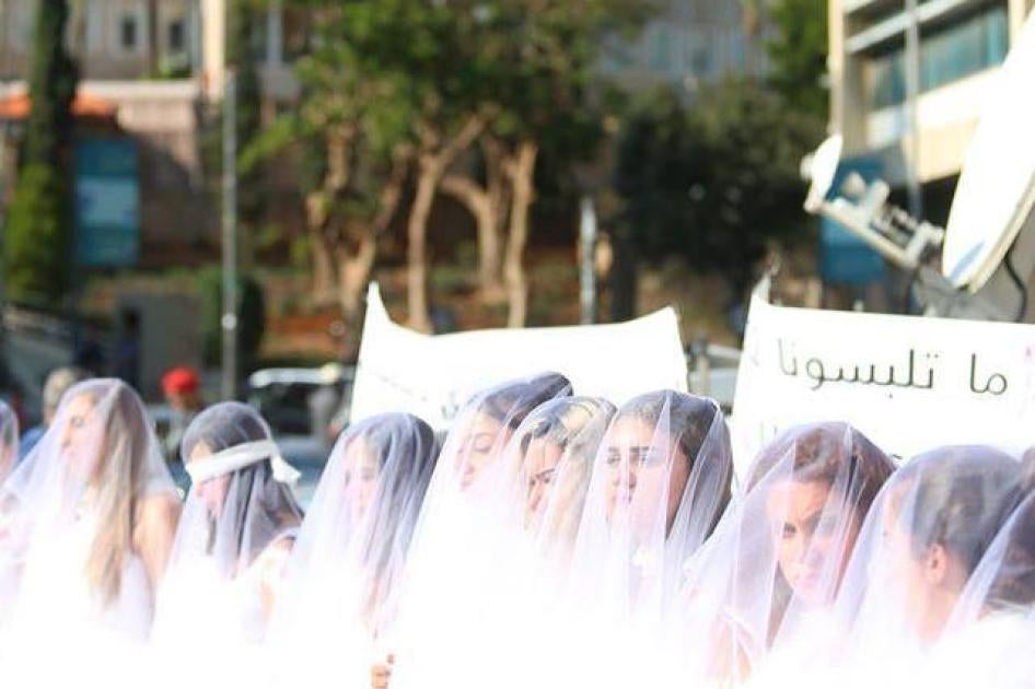 Demonstration outside Parliament on December 6, 2016, with women in white dresses and wrapped in bandages, calling for the repeal of article 522 of the penal code.