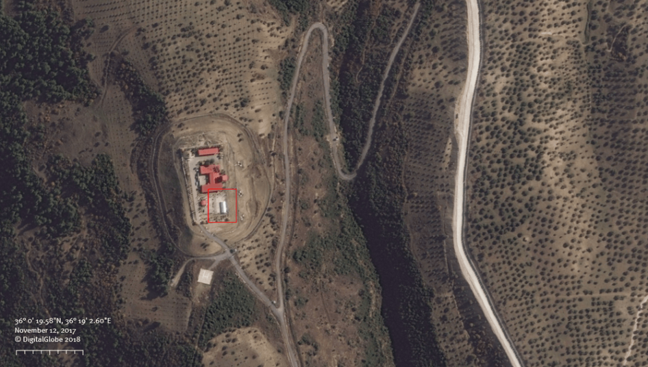 Eine türkische Sicherheitsbasis etwa 250 Meter von der türkisch-syrischen Grenze entfernt, 2 Kilometer südlich des türkischen Dorfes Saribük. 