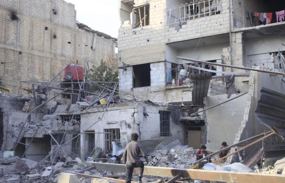 20180104 Suriah/Rusia: Serangan Udara dan Pengepungan Membunuh Warga Sipil Anak-anak di antara reruntuhan bangunan di Ghouta Timur, Damaskus,