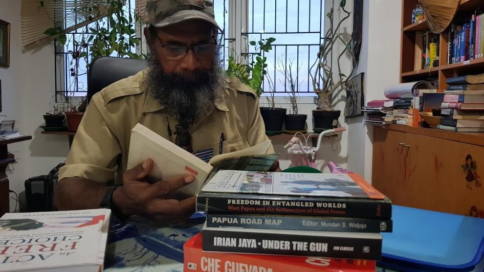 Filep Karma, seorang bekas tahanan politik Papua. Pada 2014, ia menerbitkan buku Seakan Kitorang Setengah Binatang yang menguraikan rasisme Indonesia terhadap orang Papua.