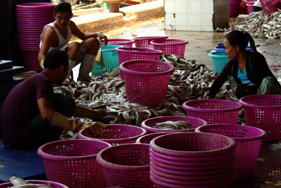 Burmese port workers sort fish in Ranong city, March 13, 2016. 
