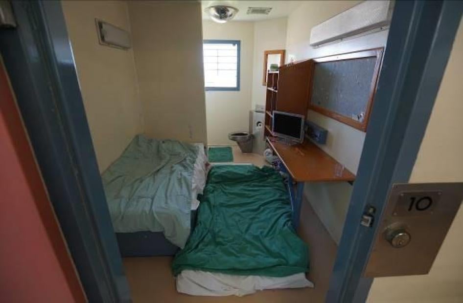 Debido a la sobrepoblación, los presos en el Centro Correccional de Mujeres de Brisbane a menudo tienen que compartir la celda dos y en algunas ocasiones tres personas, cuando originalmente fue construida para uno persona
