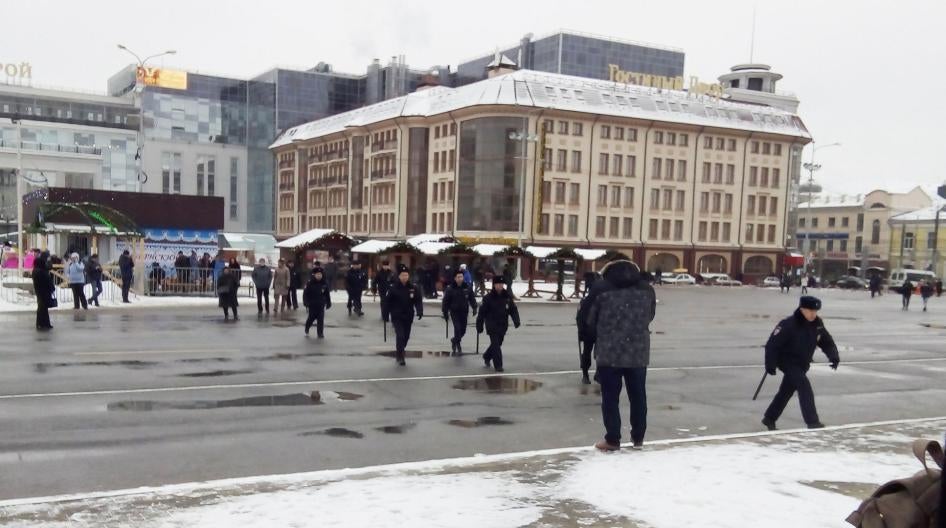 Police presence at the peaceful “Voter’s Strike” rally in Tula, Russia on January 28, 2018. At time of photo, approximately 25 people were participating, although the rally had not been given official permission from authorities.