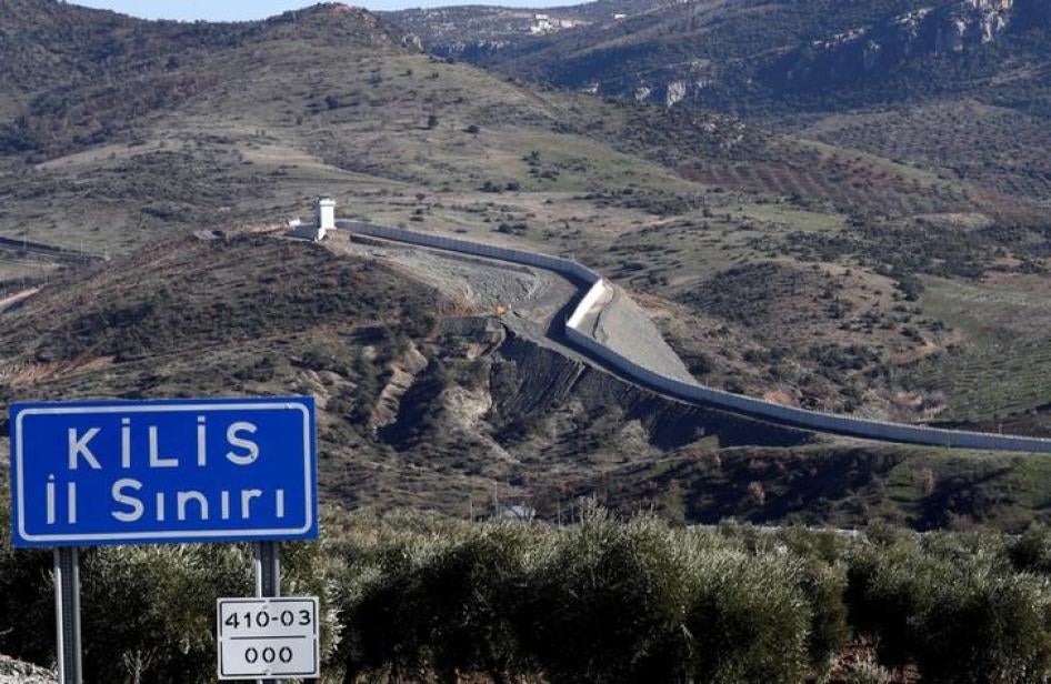 Türkiye-Suriye sınırına örülen duvarın Kilis il sınırından görünümü.