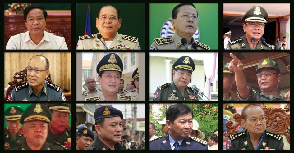 Douze généraux cambodgiens au sein du gouvernement de Hun Sen. Rangée du haut (de g. à d.) : Gén. Kun Kim, vice-commandant en chef des Forces armées royales cambodgiennes (FARC) ; Gén. Mok Chito, vice-commandant de la Police nationale ; Gén. Neth Savoeun,