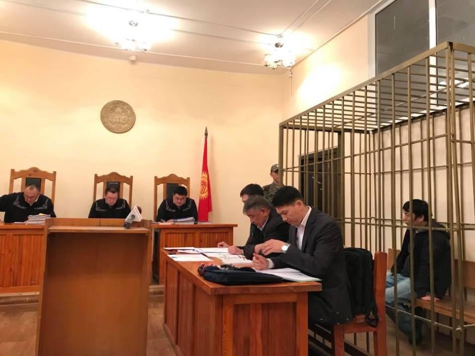 Мурат Тунгишбаев, активист, которому грозит экстрадиция из Кыргызстана в Казахстан, во время заседания 28 мая 2018 года.