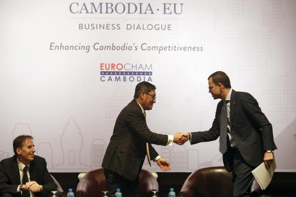 Cambodia’s secretary general for development Sok Chenda Sophea greets Emmanuel Menanteau of EuroCham during the Cambodia-EU business dialogue in Phnom Penh, March 28, 2016. 