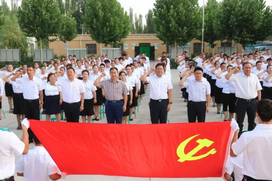 村级官员集会向中共表示効忠，新疆喀什。