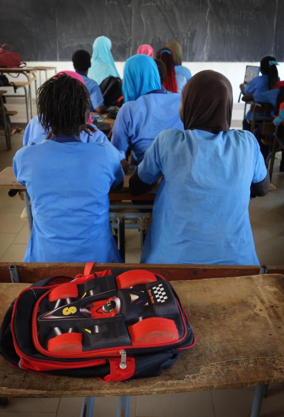 Estudiantes en un aula de una escuela secundaria en Sédhiou, en el sur de Senegal.