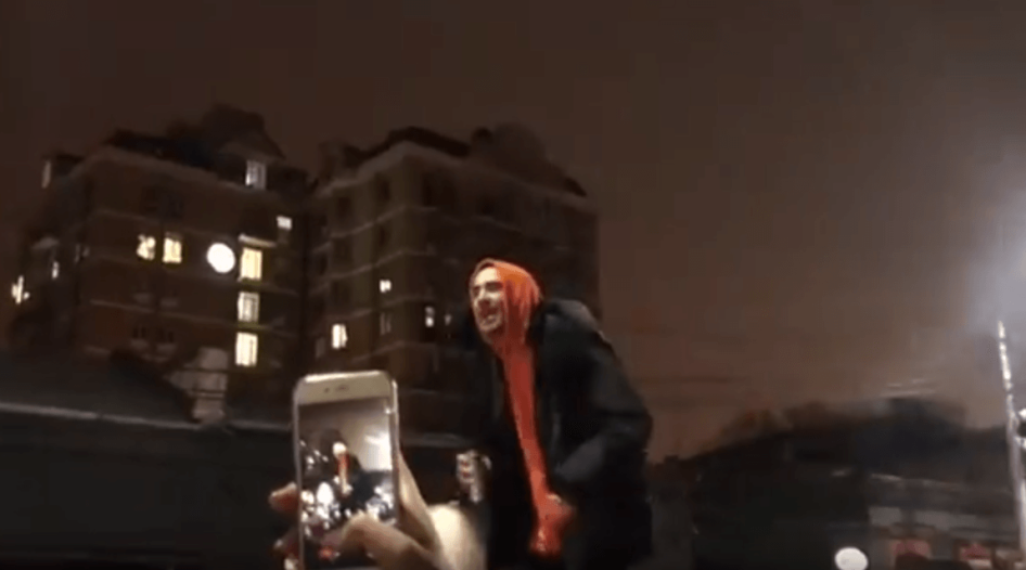 Выступление Хаски на крыше автомобиля. Краснодар, 2018. 