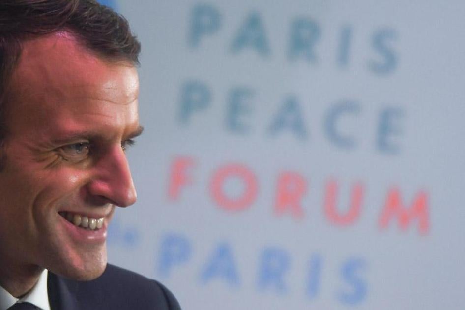 Le président français Emmanuel Macron, lors de la séance d'ouverture du Forum de Paris sur la paix à Paris,  à La Grande halle de La Villette, le 11 novembre 2018. 
