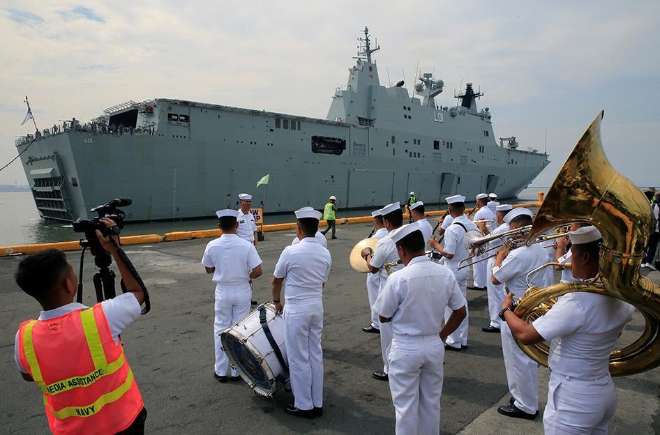 The Philippine Navy band welcomes the Royal Australian Navy (RAN) vessel Her Majesty's Australian Ship (HMAS) Adelaide (III) upon arrival for a goodwill visit as part of the Australian Defence Force (ADF) Joint Task Group, Indo-Pacific Endeavour 2017, at 