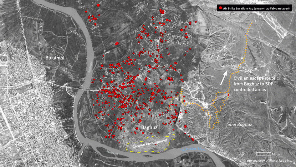 Image satellite montrant les lieux de frappes aériennes (points rouges) menées par la coalition dirigée par les États-Unis contre l’État islamique à Baghouz, en Syrie, du 19 janvier au 20 février 2019. De nombreux civils sont retranchés dans un campement 