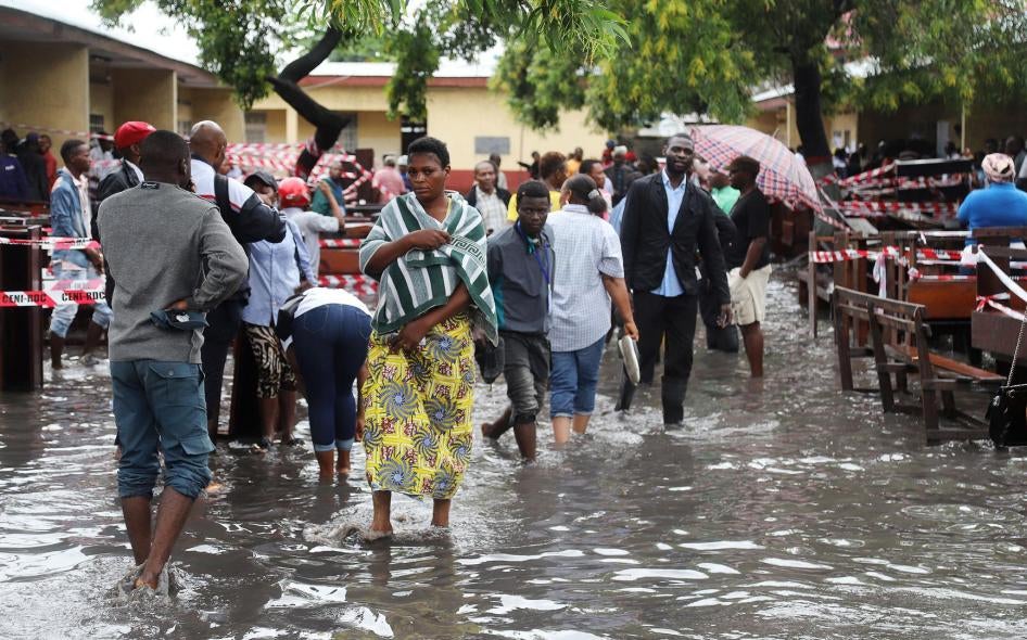 Voters gather at a flooded polling station during the general election in Kinshasa, Democratic Republic of Congo, December 30, 2018.