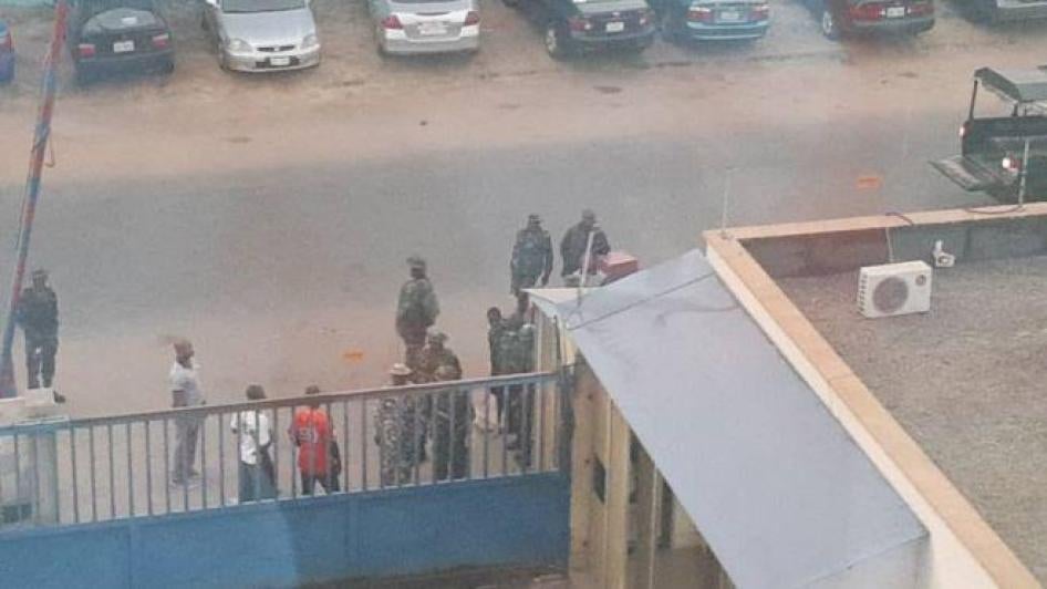 Nigerian Army officials lay siege at the gate of Daily Trust office in Abuja on January 6, 2019. © Daily Trust
