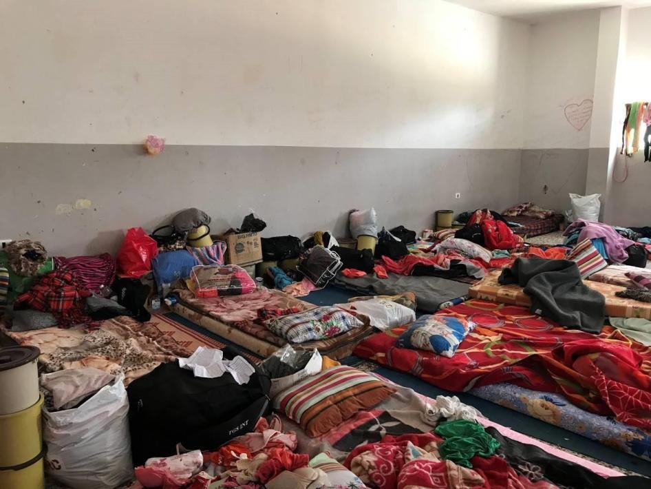 أفرشة على الأرض في قسم النساء في مركز احتجاز تاجوراء، طرابلس، 8 يوليو/تموز 2018. 